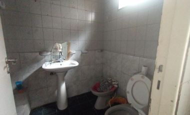 PH INTERNO CON 3 HABITACIONES, COCINA COMEDOR, LAVADERO CUBIERTO Y PATIO.