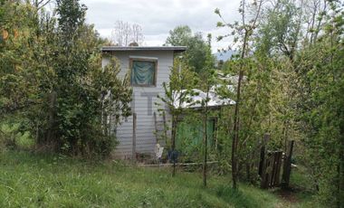 VENTA DE PARCELA CON 3 CABAÑAS A 5 KM DEL CENTRO DE PUCON EN PASAJE ARRIAGADA