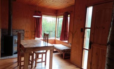 VENTA DE PARCELA CON 3 CABAÑAS A 5 KM DEL CENTRO DE PUCON EN PASAJE ARRIAGADA