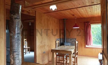 VENTA DE PARCELA CON 3 CABAÑAS A 5 KM DEL CENTRO DE PUCON EN PASAJE ARRIAGADA