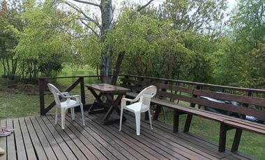 VENTA DE PARCELA CON 3 CABAÑAS A 5 KM DEL CENTRO DE PUCON EN PASAJE ARRIAGADA