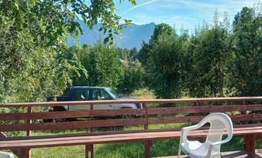 VENTA DE PARCELA CON 3 CABAÑAS A 5 KM DEL CENTRO DE PUCON EN PASAJE ARRIAGADA