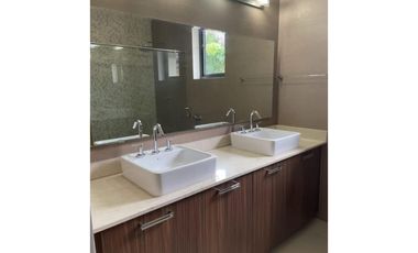 ALQUILER CASA EN ALQUILER EN RIVER VALLEY CON LINEA BLANCA