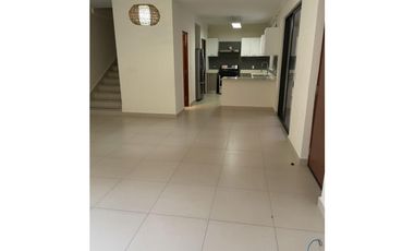 ALQUILER CASA EN ALQUILER EN RIVER VALLEY CON LINEA BLANCA