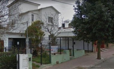 VENDO COMPLEJO DE 1 CASA MAS 3 DEPARTAMENTO EN VILLA CABRERA
