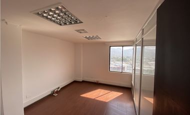 ARRIENDO DE OFICINA EN ED. CENTRO EJECUTIVO - SANTA MARTA