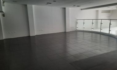 Hermoso local panorámico en alquiler (J Luna)