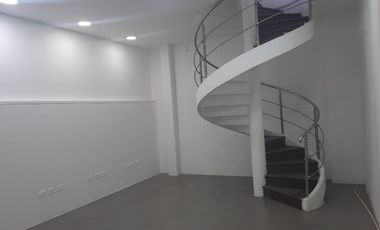 Hermoso local panorámico en alquiler (J Luna)