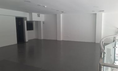Hermoso local panorámico en alquiler (J Luna)