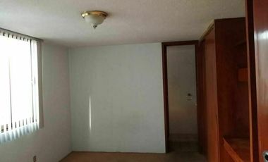 Edificio con tres amplios departamentos, estacionamiento y roof garden