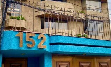 Edificio con tres amplios departamentos, estacionamiento y roof garden