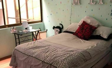 Edificio con tres amplios departamentos, estacionamiento y roof garden