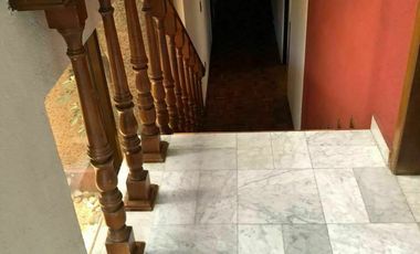 Edificio con tres amplios departamentos, estacionamiento y roof garden