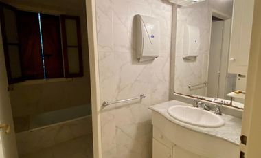 Casa quinta de 4 AMBIENTES ubicada a 150 metros de la Avenida Pres. Perón.