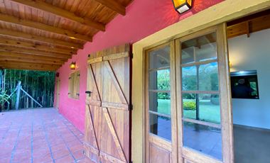 Casa quinta de 4 AMBIENTES ubicada a 150 metros de la Avenida Pres. Perón.