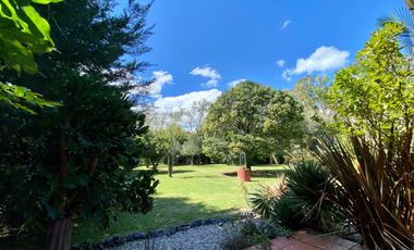 Casa quinta de 4 AMBIENTES ubicada a 150 metros de la Avenida Pres. Perón.