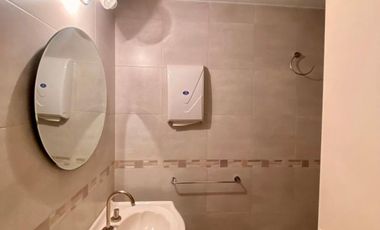 Casa quinta de 4 AMBIENTES ubicada a 150 metros de la Avenida Pres. Perón.