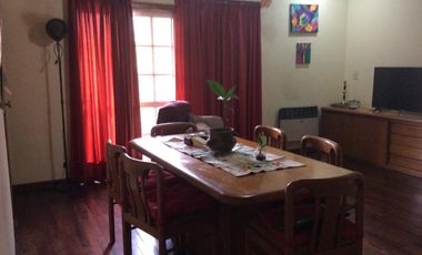 PH de grandes dimensiones, SIN expensas Gran ubicación- Quilmes