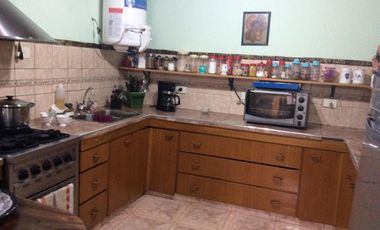 PH de grandes dimensiones, SIN expensas Gran ubicación- Quilmes