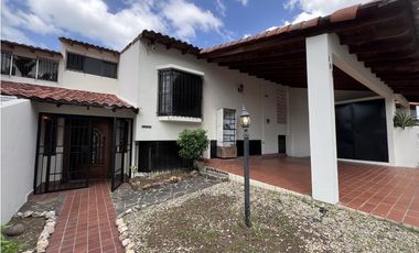 Venta de casa con Piscina en Betania, Dos Mares