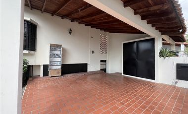 Venta de casa con Piscina en Betania, Dos Mares