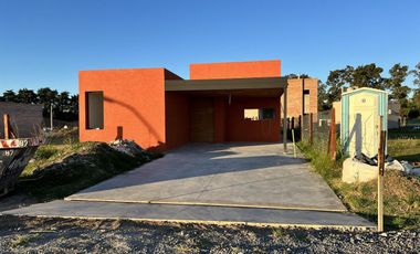CASA 2 DORMITORIOS CON PILETA - PUEBLO ESTHER