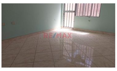 Alquiler De Amplia Casa En Bancarios – Condominio Cerrado