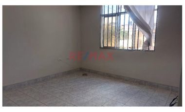 Alquiler De Amplia Casa En Bancarios – Condominio Cerrado