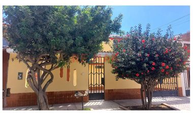 Alquiler De Amplia Casa En Bancarios – Condominio Cerrado