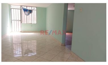 Alquiler De Amplia Casa En Bancarios – Condominio Cerrado