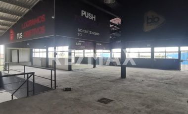VENTA DE AMPLIO TERRENO CON LOCAL COMERCIAL  EN EXCELENTE UBICACIÓN - (3)
