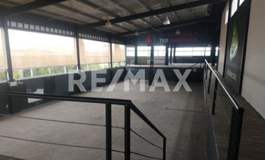 VENTA DE AMPLIO TERRENO CON LOCAL COMERCIAL  EN EXCELENTE UBICACIÓN - (3)
