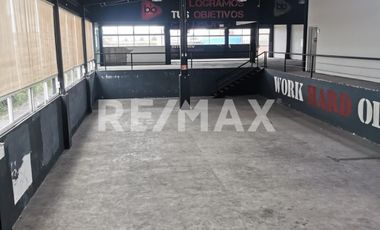 VENTA DE AMPLIO TERRENO CON LOCAL COMERCIAL  EN EXCELENTE UBICACIÓN - (3)