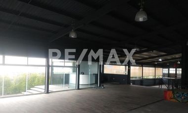 VENTA DE AMPLIO TERRENO CON LOCAL COMERCIAL  EN EXCELENTE UBICACIÓN - (3)