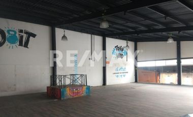 VENTA DE AMPLIO TERRENO CON LOCAL COMERCIAL  EN EXCELENTE UBICACIÓN - (3)