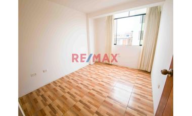 Se Vende Departamento Triplex Amplio En Urbanizaciòn Mateo Pumacahua - Surco