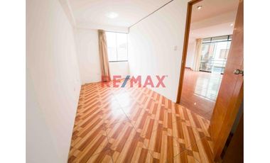 Se Vende Departamento Triplex Amplio En Urbanizaciòn Mateo Pumacahua - Surco
