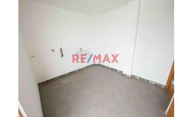 Se Vende Departamento Triplex Amplio En Urbanizaciòn Mateo Pumacahua - Surco