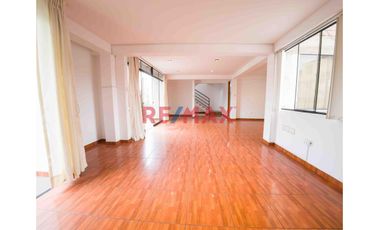 Se Vende Departamento Triplex Amplio En Urbanizaciòn Mateo Pumacahua - Surco