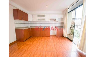 Se Vende Departamento Triplex Amplio En Urbanizaciòn Mateo Pumacahua - Surco