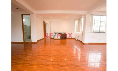 Se Vende Departamento Triplex Amplio En Urbanizaciòn Mateo Pumacahua - Surco