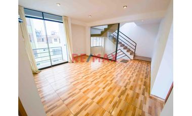 Se Vende Departamento Triplex Amplio En Urbanizaciòn Mateo Pumacahua - Surco