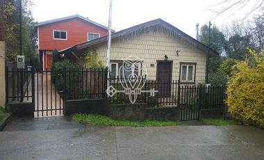 Oportunidad buen terreno 2 casas en centro Puerto Varas