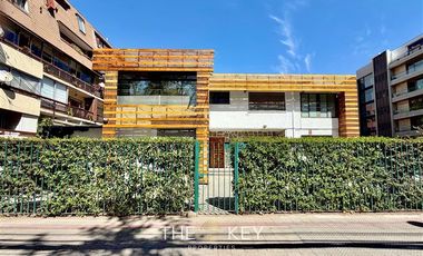 Casa en arriendo de 10 dorm. en Av. Suecia. Providencia
