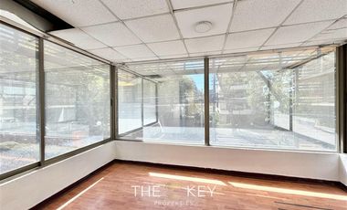 Casa en arriendo de 10 dorm. en Av. Suecia. Providencia