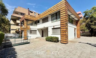 Casa en arriendo de 10 dorm. en Av. Suecia. Providencia