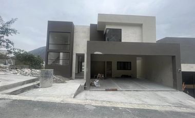 Casa en venta - Loma Bonita, Monterrey NL
