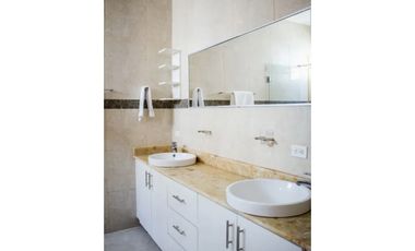 SE VENDE CASA CON PISCINA EN PLAYA MALIBU $230,000