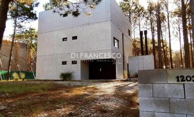 Venta - Casa de 5 ambientes EXCLUSIVA MINIMALISTA Y SUSTENTABLE en Pinamar Norte  - PERMUTA EN CABA - CRIPTOMONEDAS