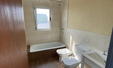 Casa en Venta 5 ambientes Barrio El Canton Puerto. Con Renta